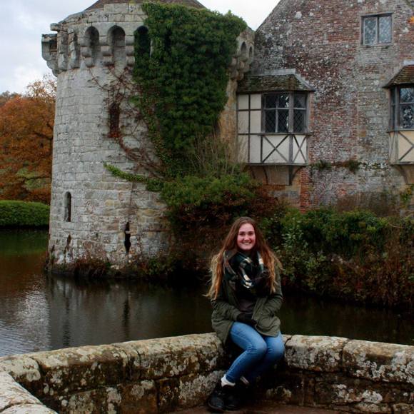 Meet your Posher, Nicole - Picture 1 of 1